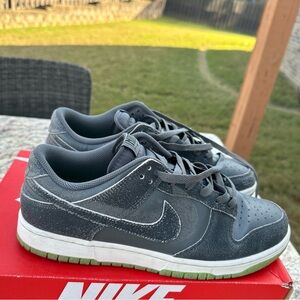 Nike Dunk Low Retro PRM
Iron Grey